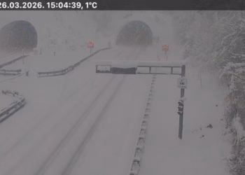 Borë e madhe në Kroaci, bllokohen rrugët