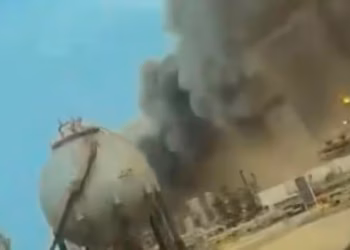 Rafineria më e madhe e naftës në Arabinë Saudite pezullon punën pas sulmit iranian