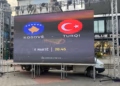LED-i i madh vendoset në Sheshin “Adem Jashari” për ndjekjen e ndeshjes Kosovë – Turqi