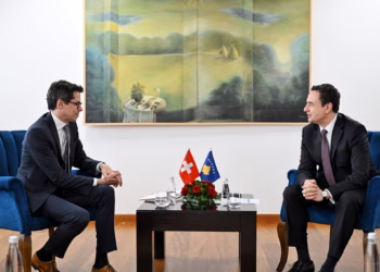Kurti pret ambasadorin zviceran, në fokus investimet dhe marrëdhëniet dypalëshe