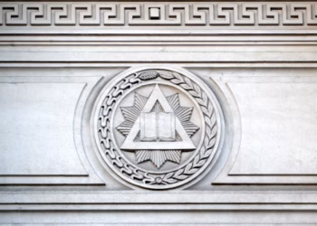 Franca nis gjyqin ndaj 22 të dyshuarve të një rrjeti kriminal masonik në Paris