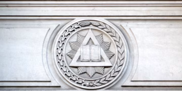 Franca nis gjyqin ndaj 22 të dyshuarve të një rrjeti kriminal masonik në Paris