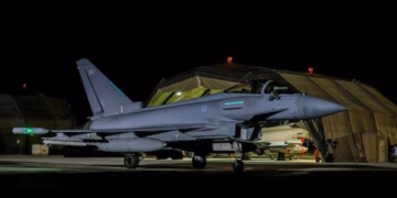 Britania rrëzon dronin iranian që po shkonte drejt Katarit