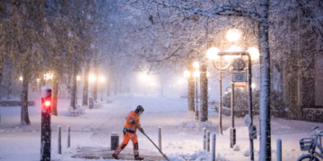 Reshje të mëdha bore në Zvicër, autoritetet shpallin nivel alarmi 4 në disa rajone