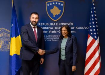 Prattipati takon ministrin Krasniqin, ambasada tregon çka u bisedua