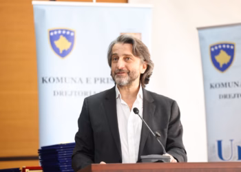 Rama nderon mësuesit në kryeqytet me rastin e 7 Marsit