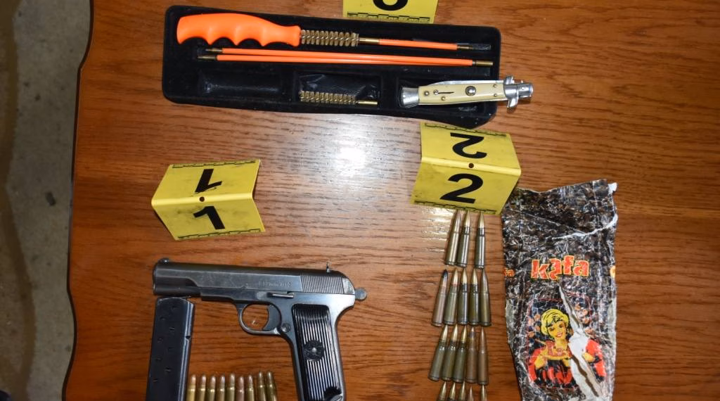Brenda një jave, Policia e Pejës sekuestron armë e municion – disa të dyshuar në hetim