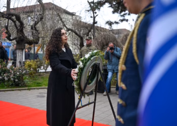 Osmani bën homazhe për ushtarët e rënë të NATO-s: Ndërhyrja hapi rrugën drejt lirisë dhe paqes