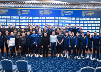 Kurti viziton ekipin kombëtar: Përmes jush kemi mundësinë ta vendosim Kosovën në sytë e mbarë njerëzimit