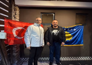 Maqedonci takohet me Haluk Bayraktar para ndeshjes Kosovë – Turqi