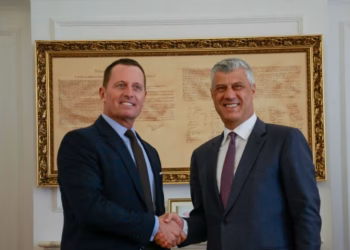 Grenell reagon për zgjedhjet e reja në Kosovë: Zoti po na përgatit për rikthimin e Hashim Thaçit