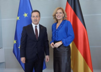 ​“Gjermania mbështet anëtarësimin e Shqipërisë në BE”, Peleshi takohet me presidenten e Bundestagut