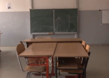 “Natën e Bajrami mos me pas rrogën…” – punëtorët teknikë të shkollave hyjnë në grevë, shkak mos ekzekutimi i pagave