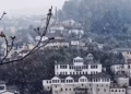 Rama publikon pamje të rralla, Gjirokastra mbulohet nga bora