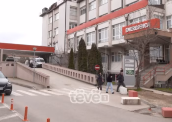 Plagë në këmbë, gjendje e rënduar psikologjike, kequshqyerje – arrestohen prindërit e 5-vjeçarit nga Lipjani