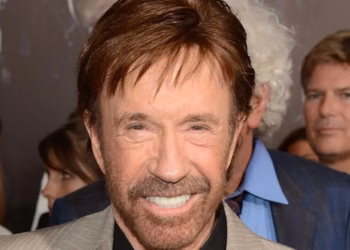 Vdes në moshën 86-vjeçare ikona e Hollywood-it, Chuck Norris