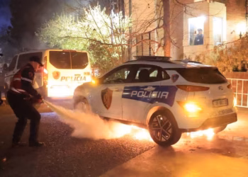 Gjashtë policë të lënduar në protestën e PD-së në Tiranë