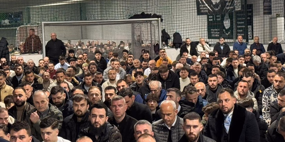 Rreth 1500 persona falën namazin e Fitër Bajramit në Qendrën Islame Shqiptare në Sindelfingen