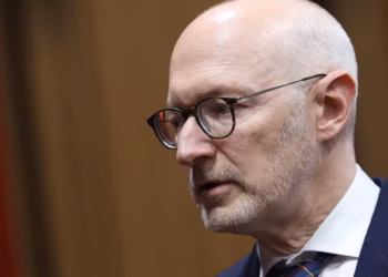 Ambasadori francez mirëpret hyrjen në fuqi të Ligjit për të Huajt në Kosovë