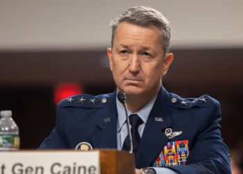 Gjenerali i Forcave Ajrore të SHBA-së shpalos strategjinë e operacioneve kundër Iranit