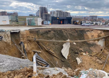 Shembet rruga në kryeqytet, disa zona mbesin pa ujë e energji elektrike