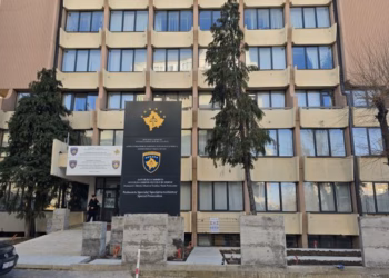 Arrestohen në Skenderaj pesë persona të dyshuar për krime lufte