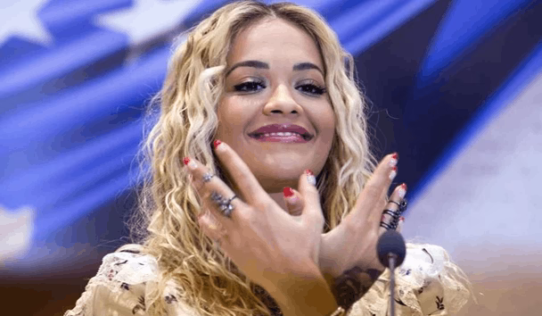 Rita Ora uron Shqipërinë dhe Kosovën para ndeshjeve
