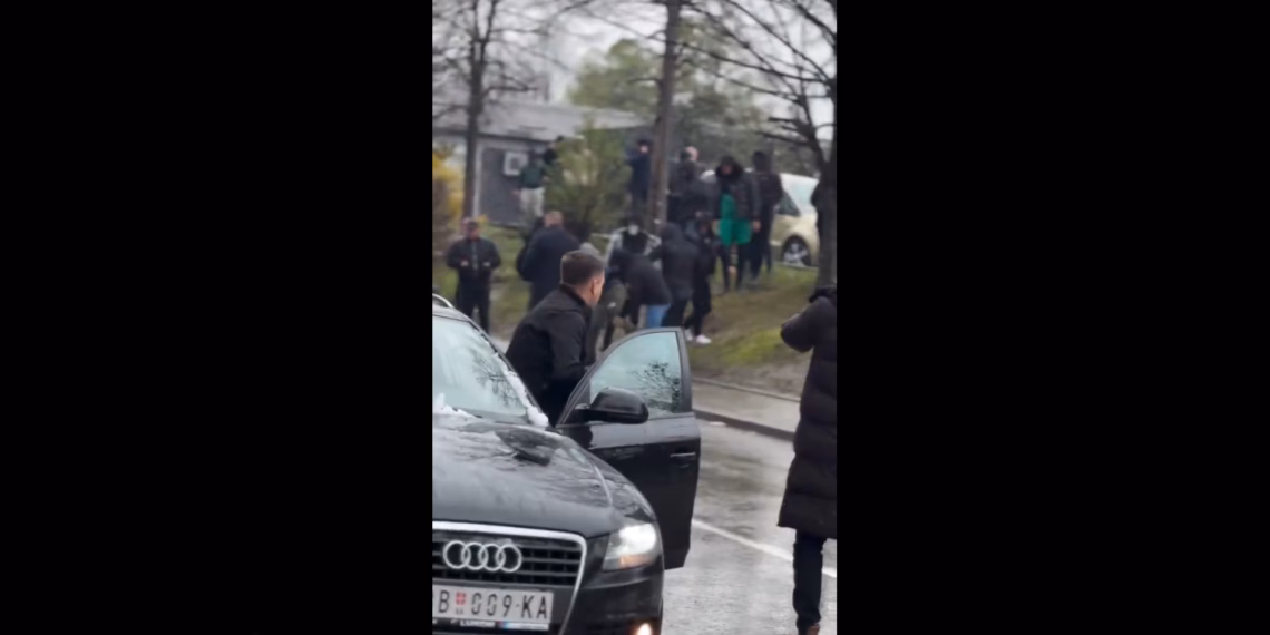 Dhunë dhe tensione në zgjedhjet lokale në Serbi, sulmohen edhe gazetarët