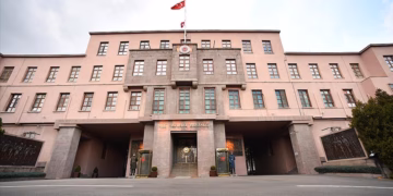 Rrëzohet në hapësirën ajrore të Turqisë një raketë iraniane