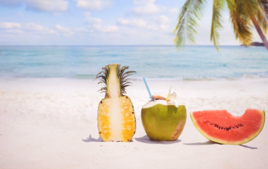 Ushqimet që mposhtin vapën