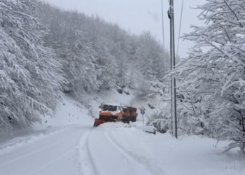 Vazhdon të mbetet e mbyllur për qarkullim rruga Pejë-Kullë-Rozhajë