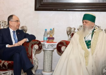 Begaj takohet me Baba Mondin, uron besimtarët bektashinj për ditën e Sulltan Nevruzit: Paqe dhe begati për të gjithë shqiptarët