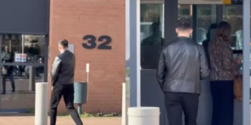 Tahiri viziton Thaçin dhe Veselin në Hagë: Dinjiteti dhe besimi i tyre në të vërtetën mbetet i pathyeshëm