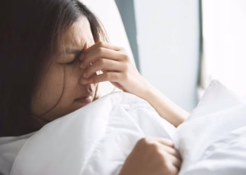 Dhimbje koke në mëngjes, çfarë mund ta shkaktojë dhe si ta trajtojmë