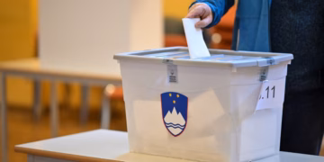 Partia në pushtet në Slloveni fiton ngushtë zgjedhjet parlamentare