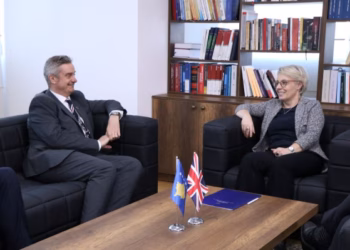Hargreaves e Gërvalla diskutojnë për rëndësinë e zgjidhjes së shpejtë të sfidave politike