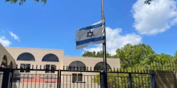 Teherani paralajmëron shënjestrim të ambasadave izraelite nëse sulmohet ambasada në Bejrut