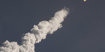 Izraeli pretendon se ka goditur objekte në Iran që prodhojnë raketa dhe mina detare