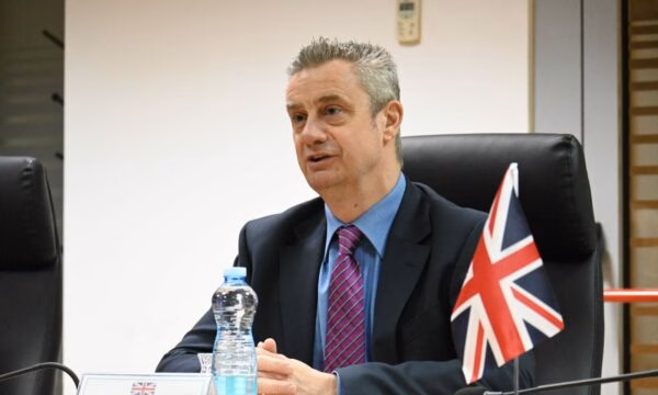 Hargreaves përgëzon Kurtin për marrëveshjen me BE-në për Ligjin për të Huajt