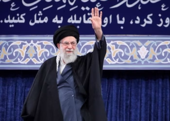 Televizioni shtetëror iranian thotë se Khamenei është vrarë