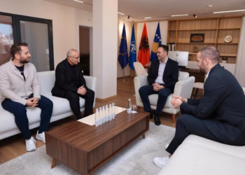 Kreu dhe zyrtarët e FFK-së, priten nga Konjufca