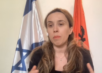 Ambasadorja e Shqipërisë në Izrael: 13 shqiptarë kanë kërkuar ndihmë për t’u larguar nga vendi