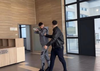 Reperi ‘Mossi’ në pranga, del para Gjykatës për sulmin ndaj Burim Pacollit