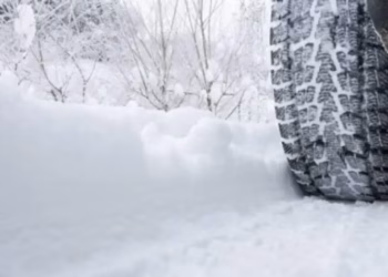 Reshjet e borës bllokojnë qarkullimin në rrugën Kullë-Rozhajë