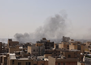 Protestuesit sulmojnë Konsullatën Amerikane në Pakistan pas vrasjes së udhëheqësit suprem të Iranit