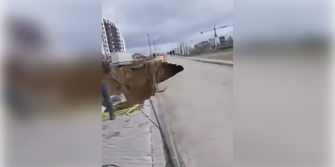 Shembet rruga “Malush Kosova” në Prishtinë, shkaktohet një gropë gjigante