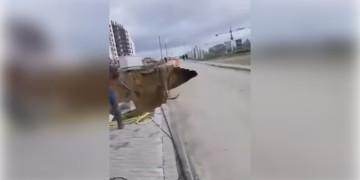 Shembet rruga “Malush Kosova” në Prishtinë, shkaktohet një gropë gjigante