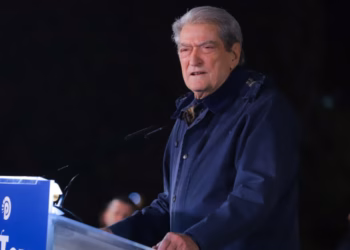 Një ditë pas protestës, Berisha mbledh foltoren: Ne nuk marrim pushtet me dhunë