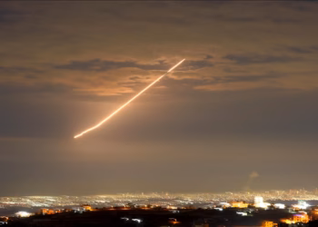 186 raketa janë lëshuar drejt Emirateve të Bashkuara Arabe që nga fillimi i konfliktit, njofton vendi