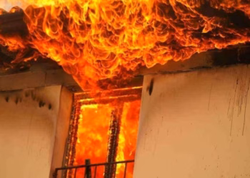 Kaplohet nga zjarri një shtëpi në Tetovë, vdes një person